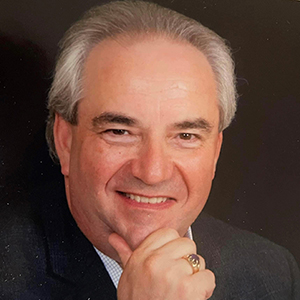 Bill Bolling smiling for a photo